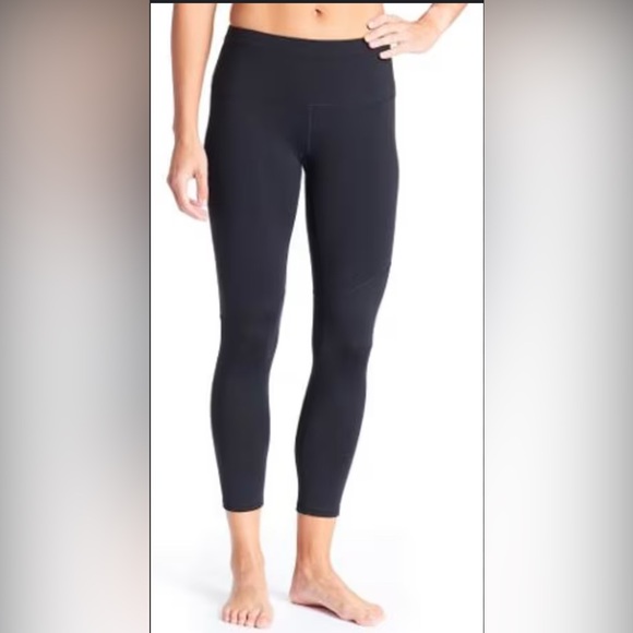 oiselle Pants - Oiselle Hawkeye Black Cropped Tights